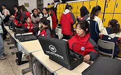 以技展美，以心育人：形象设计专业学子为中学校园文艺活动添彩